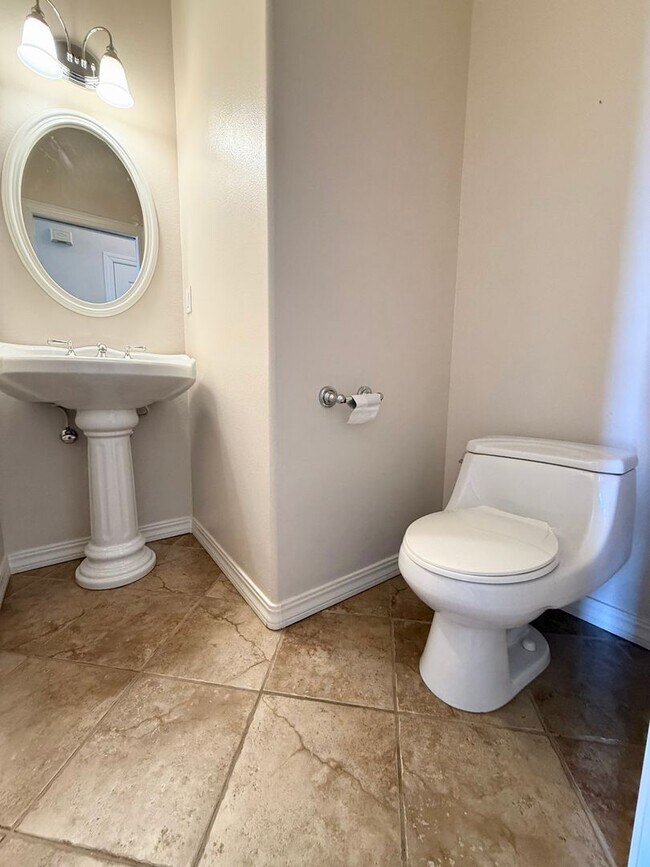 Building Photo - 3 BEDROOM 2 BATH HOME IN TEMPLETON!! MOVE IN READY