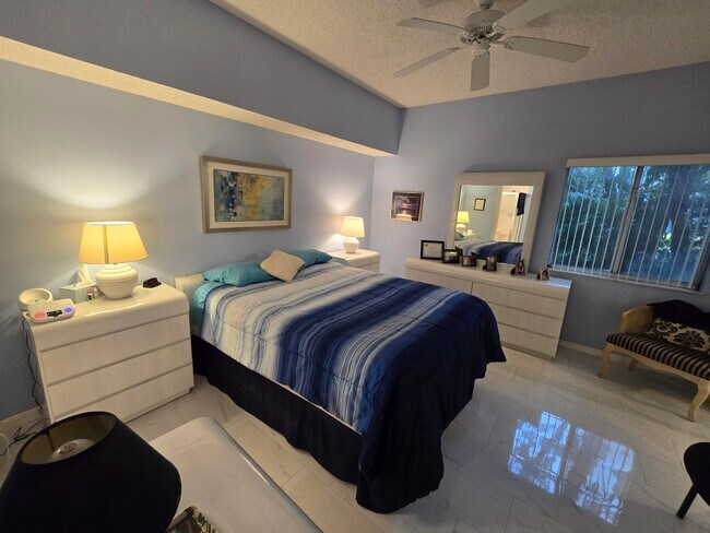 Building Photo - 5084 Rose Hill Dr
