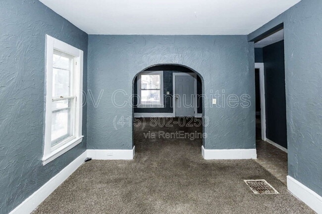 Building Photo - 2142 W 105th St