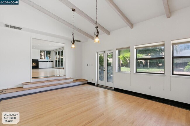 Building Photo - 660 La Casa Via