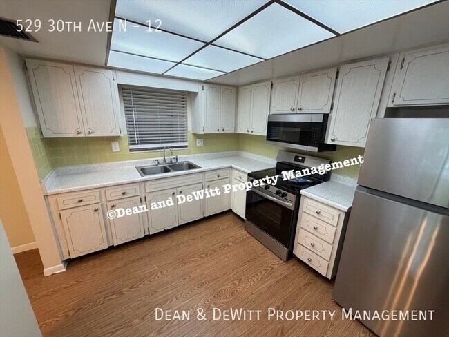 Building Photo - 529 30th Ave N