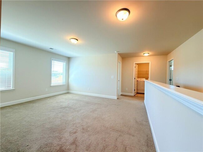 Building Photo - 470 Hellen Vly Dr