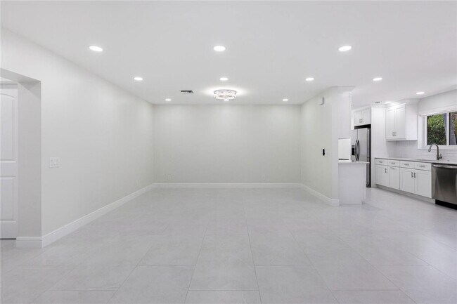 Building Photo - 4820 Tyler St