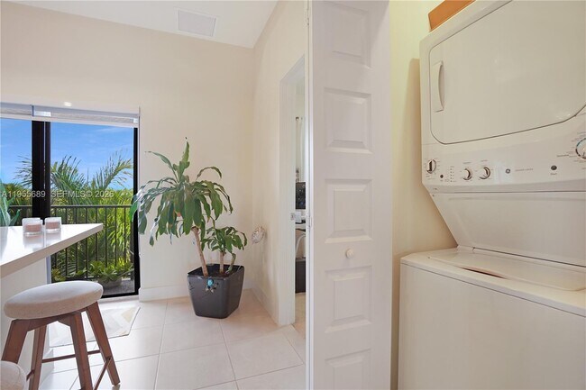 Building Photo - 8195 NW 104th Ave