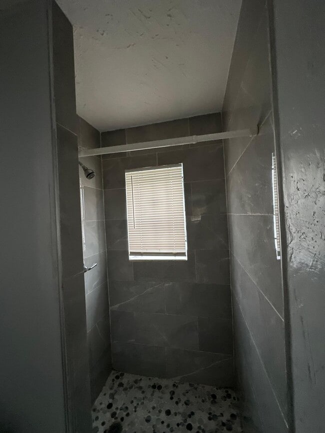 Building Photo - 2532/2534 Moncrief Rd