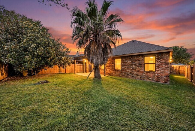 Building Photo - 24039 Via Renata Dr