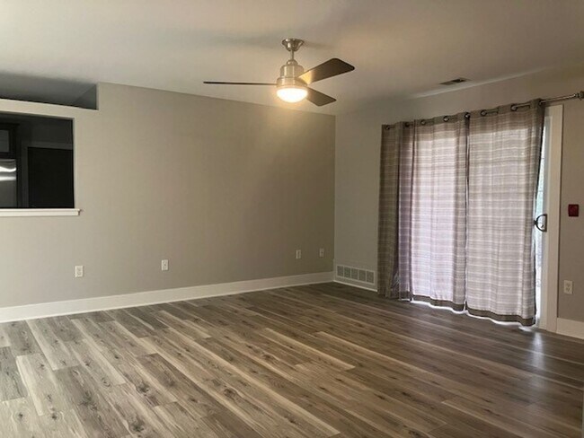 Building Photo - Behrell Condo