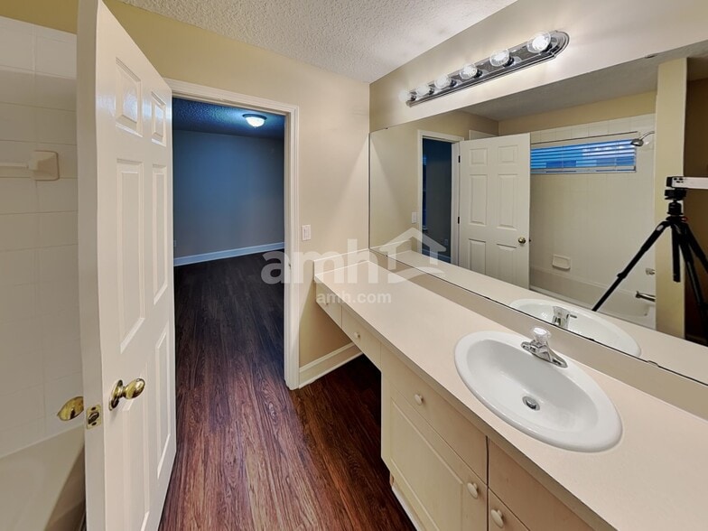 Building Photo - 3390 Victoria Lakes Dr N