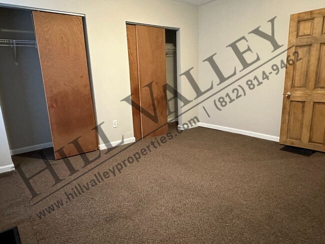 Building Photo - Three bedroom close to Downtown and ISU