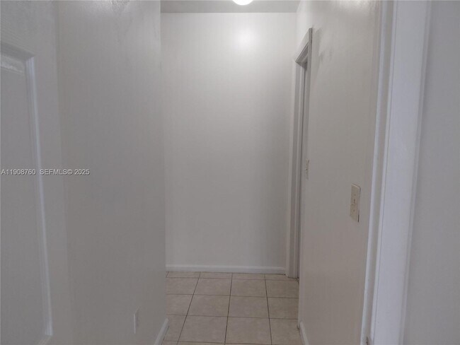 Building Photo - 13950 NE 2nd Ave