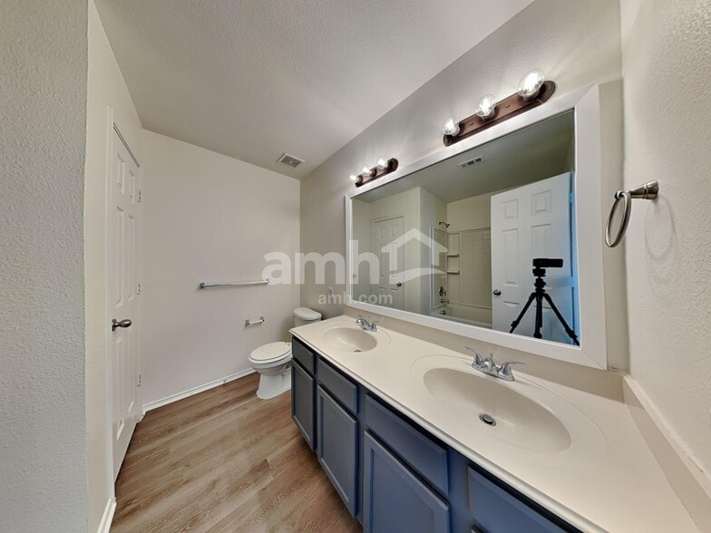 Building Photo - 506 Azalea Dr
