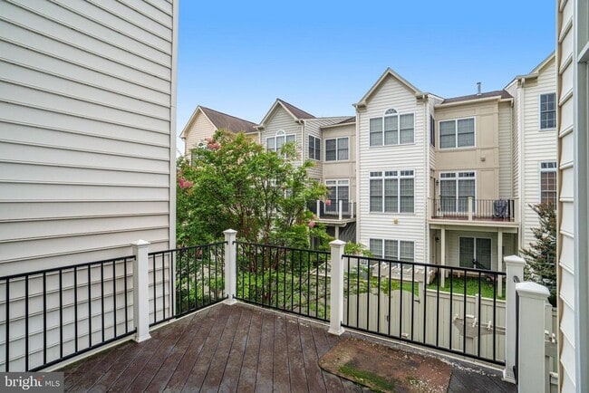 Building Photo - 24949 Bannockburn Terrace
