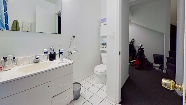 Building Photo - 1039 W Wolfram St
