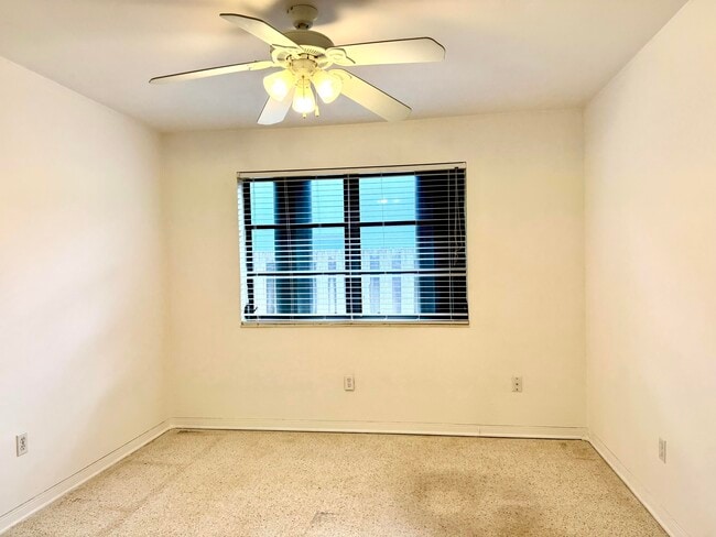 Building Photo - 1121 NE 16th Terrace