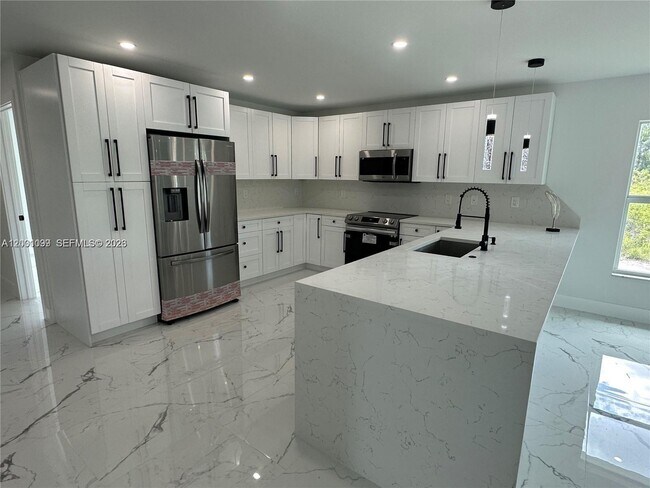 Building Photo - 1125 Milwaukee Blvd