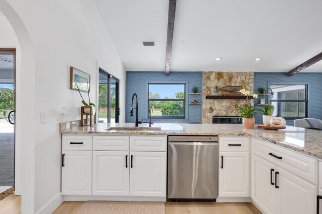 Building Photo - 14704 Black Bear Rd