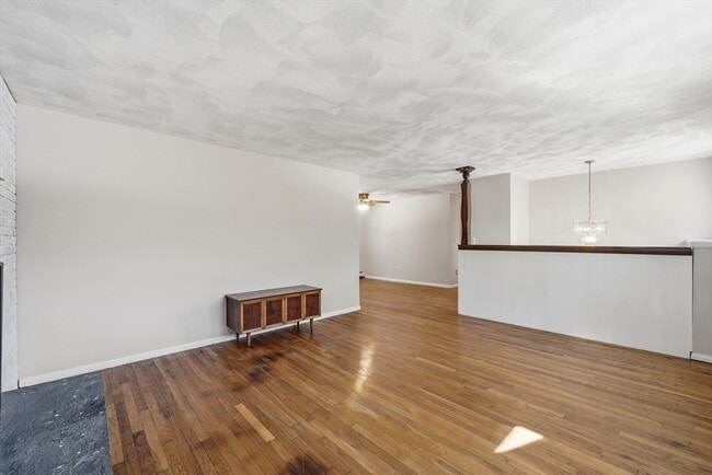 Building Photo - 43 Little John Dr