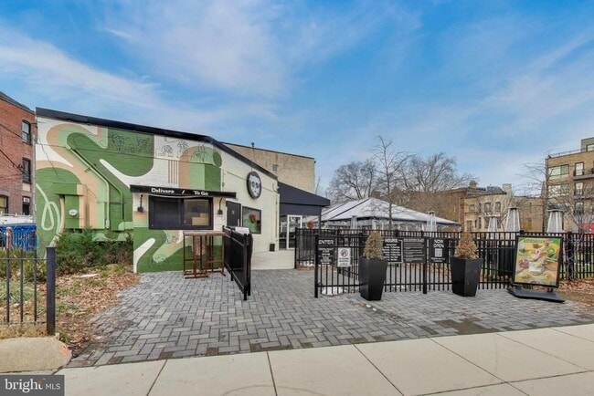 Building Photo - 1550 11th St NW