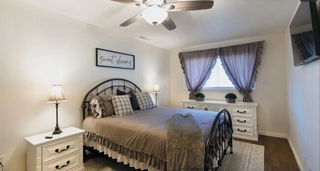 Building Photo - 3 BED 1 BATH COUNTRY SETTING HOME WITH BONUS ROOM