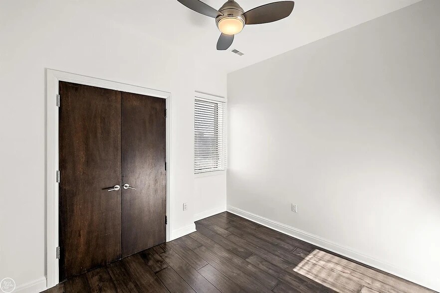 Building Photo - 438 Selden St
