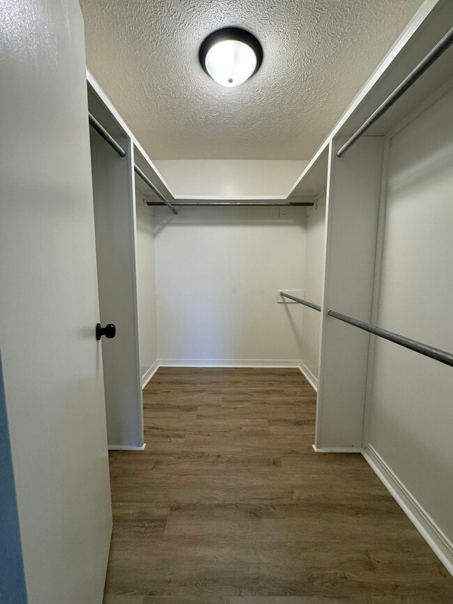 Building Photo - 701 McLean Ct