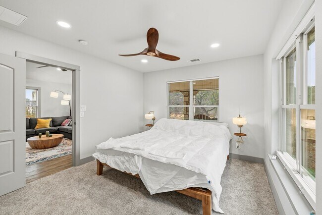 Building Photo - 275 Creek Ridge Trail W