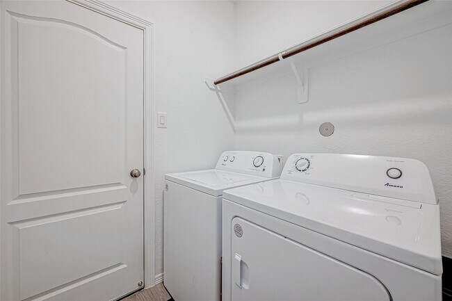 Building Photo - 25407 Northpark Lake Dr