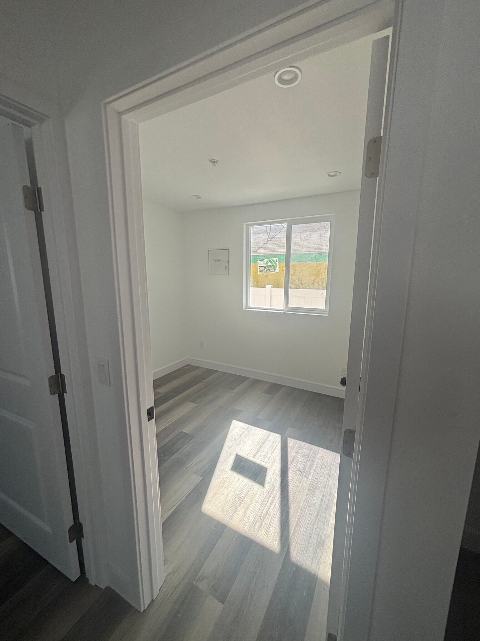 Building Photo - 3006 S Palm Grove Ave