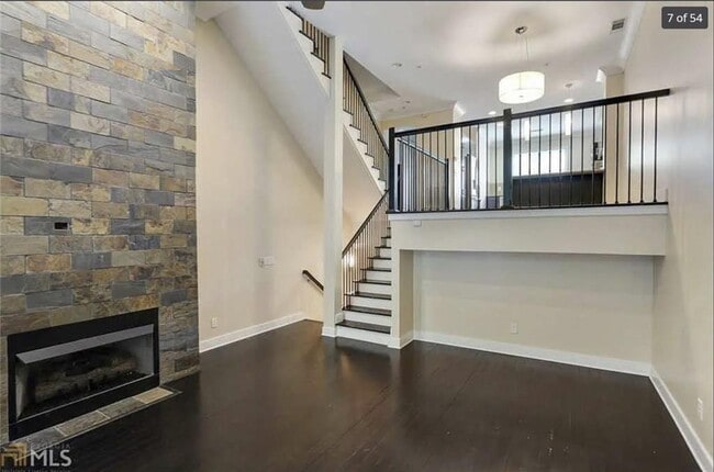 Building Photo - 255 Southerland Terrace NE