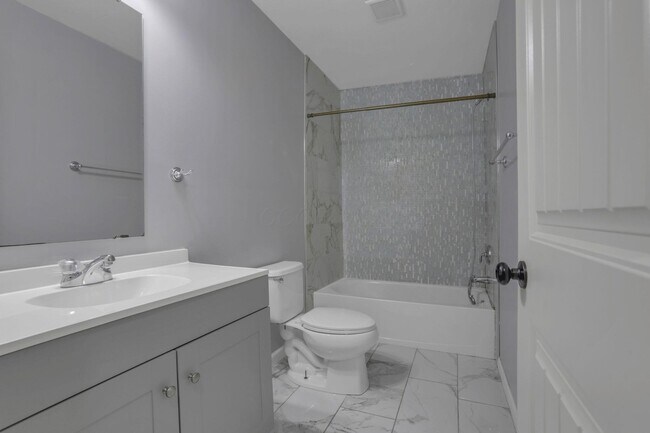 Building Photo - 1701 Marigold St