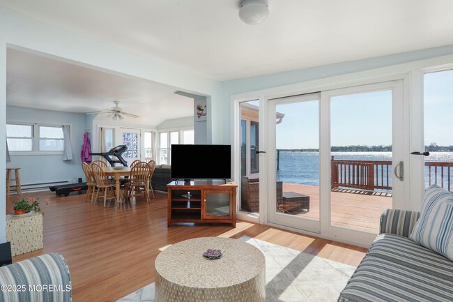 Building Photo - 44 Island Dr