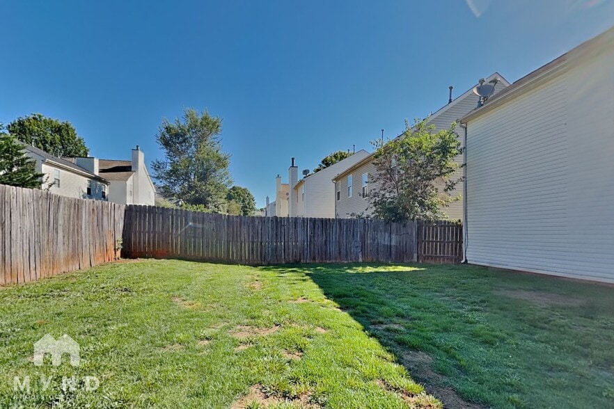 Building Photo - 2536 Reid Oaks Dr