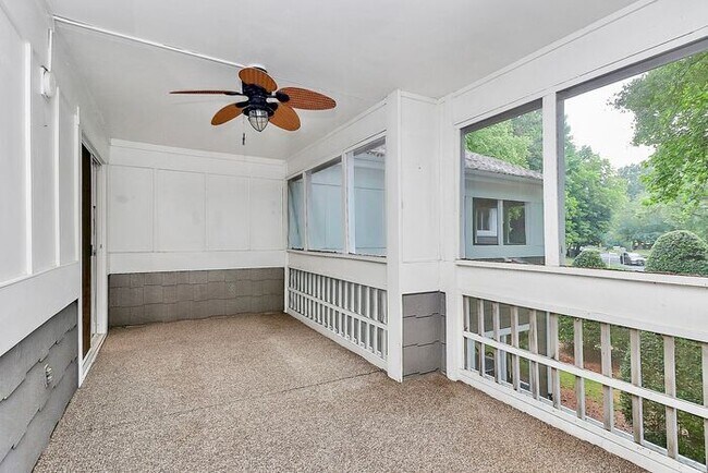Building Photo - Bright 2BD/2BA Tennis Villa at Lake Norman!