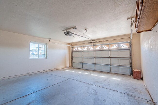 Building Photo - 1850 W 15th Ln