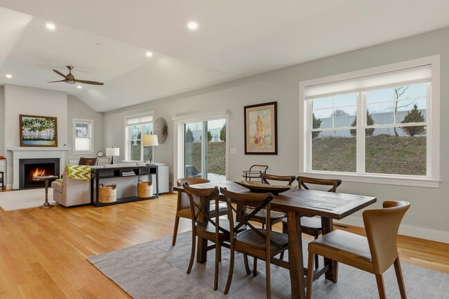 Building Photo - 40 Sage Ln