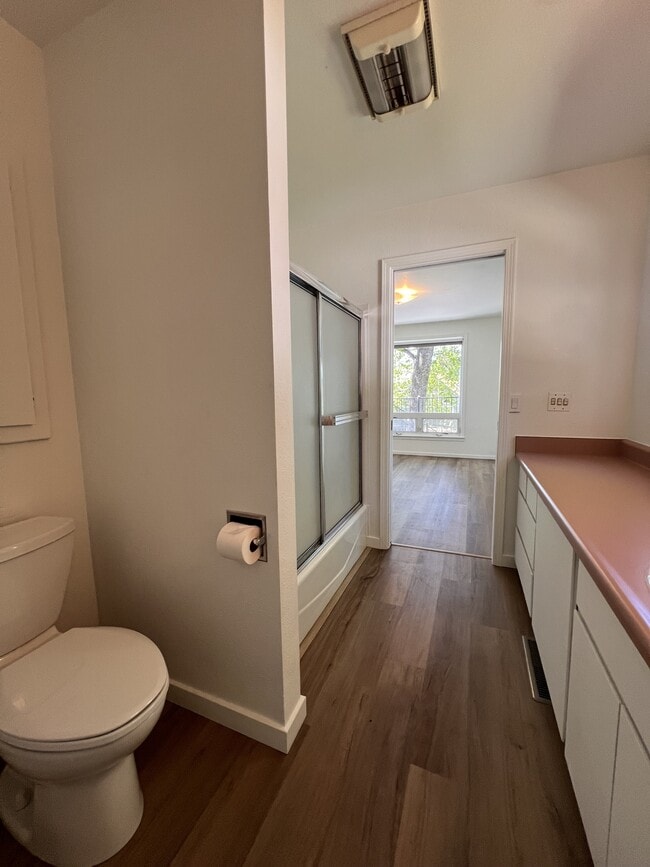 Building Photo - 503 1/2 S Auburn St