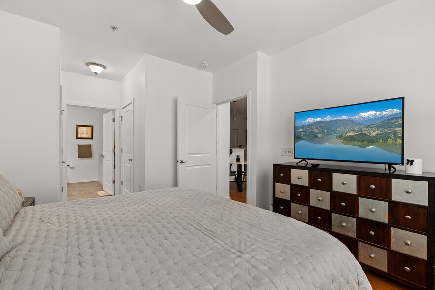 Building Photo - 443 2nd St