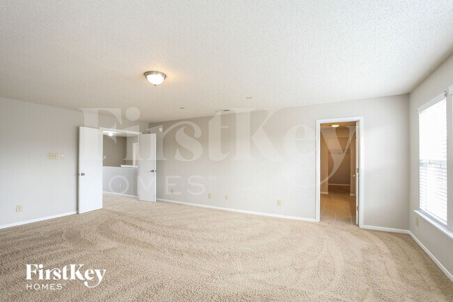 Building Photo - 10077 Pine Grove Way