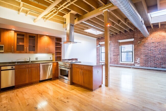 Building Photo - 111 Beach St