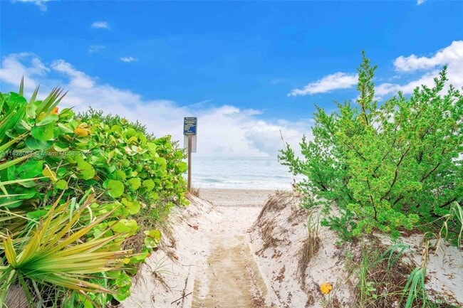 Building Photo - 611 Ocean Dr