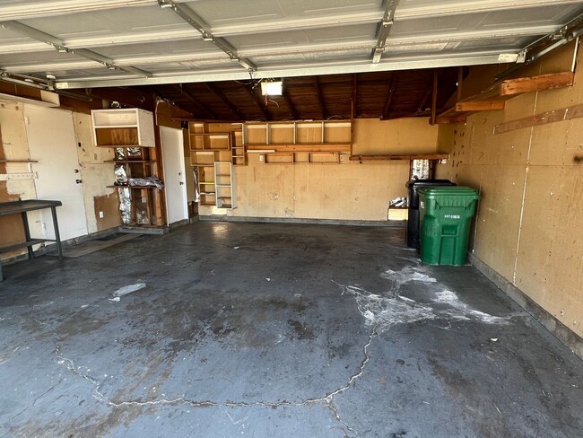 Building Photo - (APPLICATION PENDING) West Lancaster Home