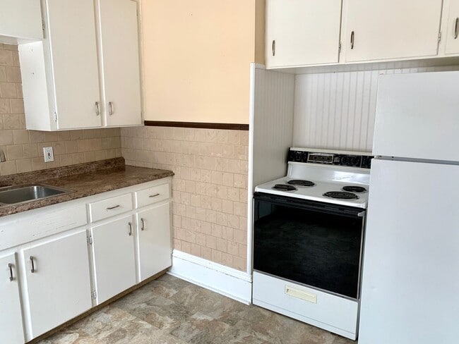 Primary Photo - 37 Pleasant St