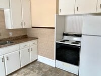 Building Photo - 37 Pleasant St