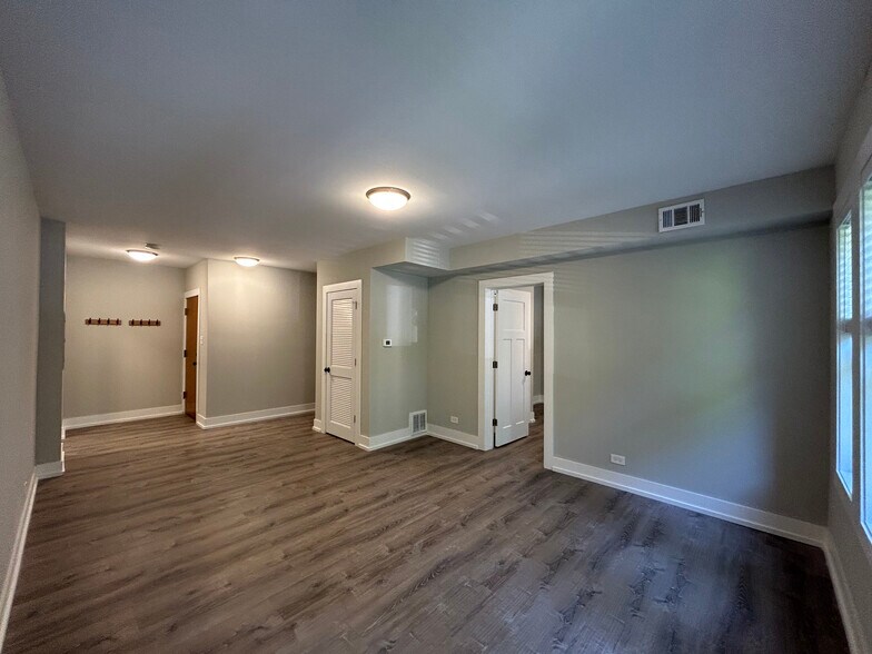 Building Photo - 1128 Maple Ave
