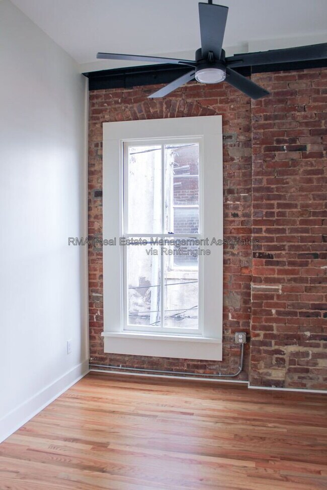 Building Photo - 4 6/8 Zebulon St