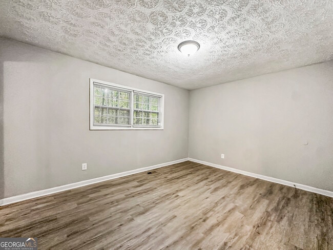 Building Photo - 4187 Clearview Dr