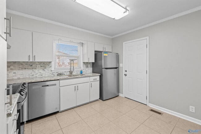 Building Photo - 1007 Heard Ct SE