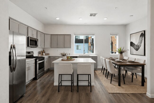 Building Photo - Summit Ridge Townhomes