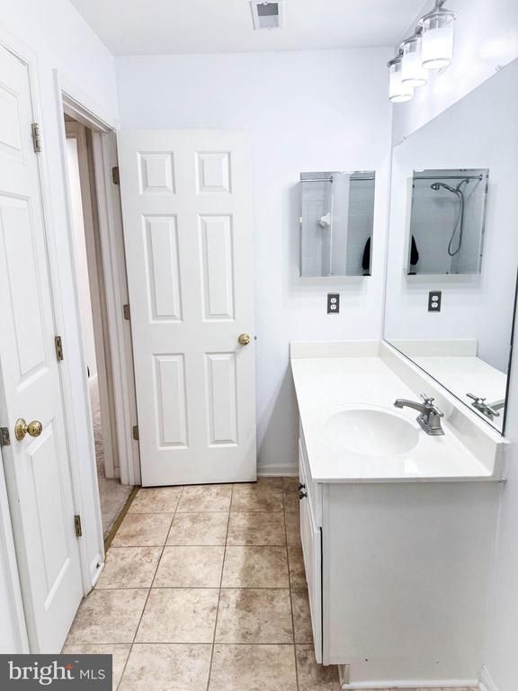 Building Photo - 5211 Duke Ct