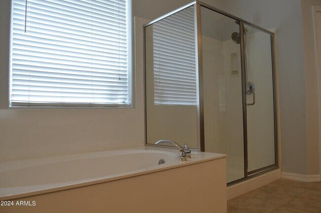 Building Photo - 4132 E Carriage Ct